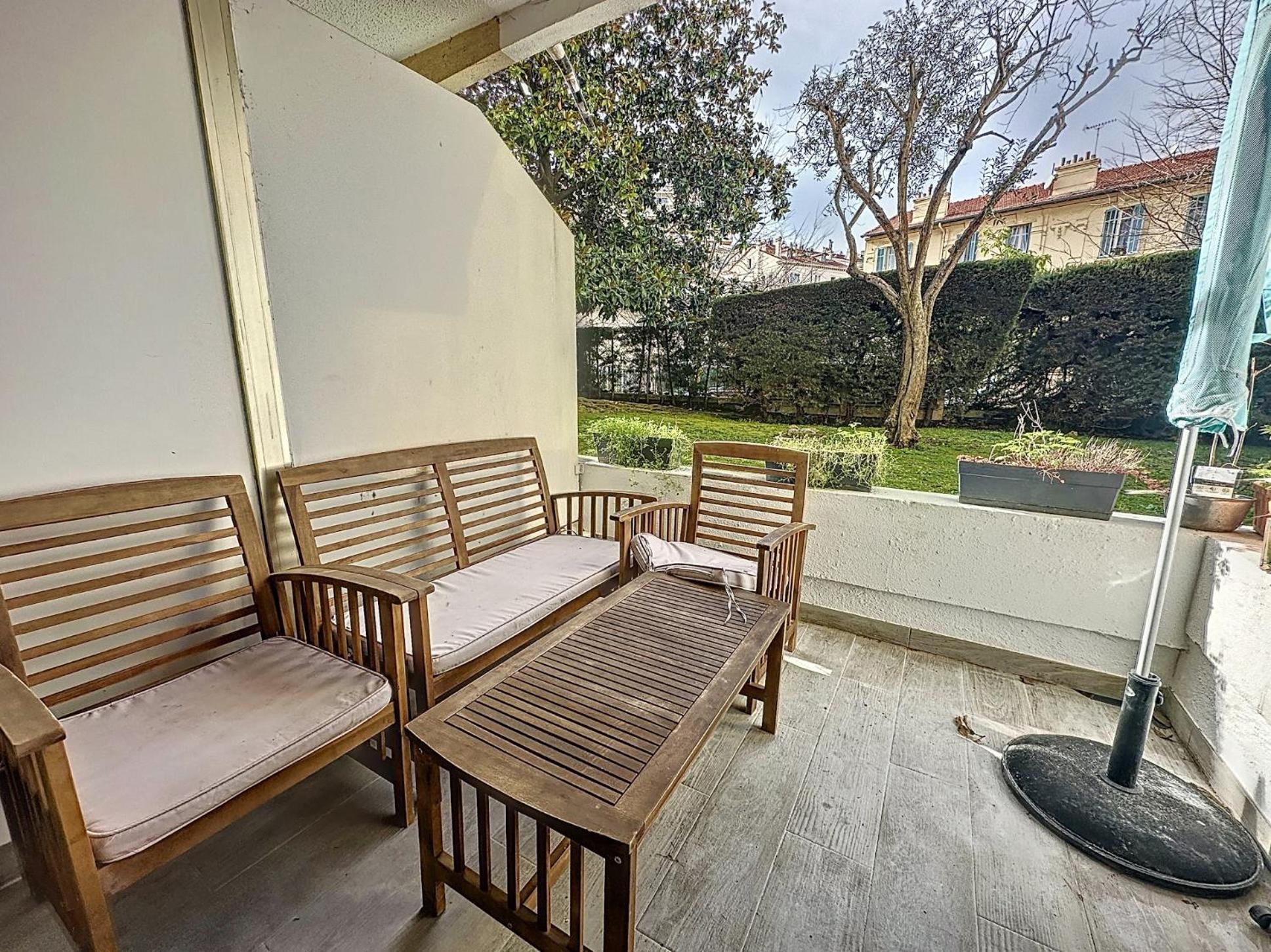 Superbe Studio Terrasse Centre Ville Et Plages A Pieds Cannes Exteriör bild